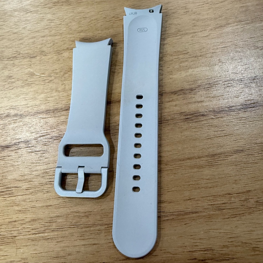 Light Gray Silicone Watch Band for Galaxy Watch 4 EUC